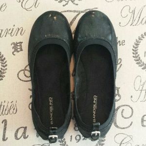 Bandolino black flats